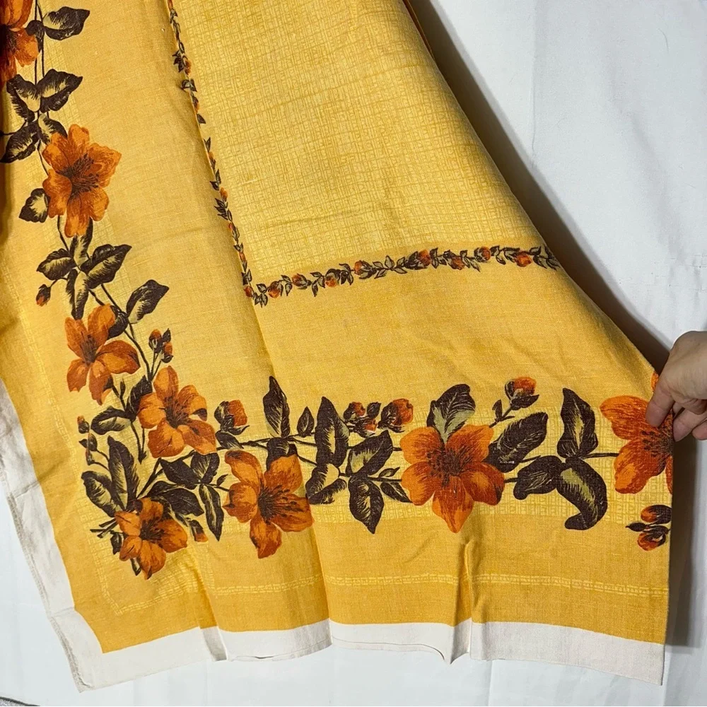 Vintage Floral Yellow & Orange Tablecloth - Picture 4 of 15